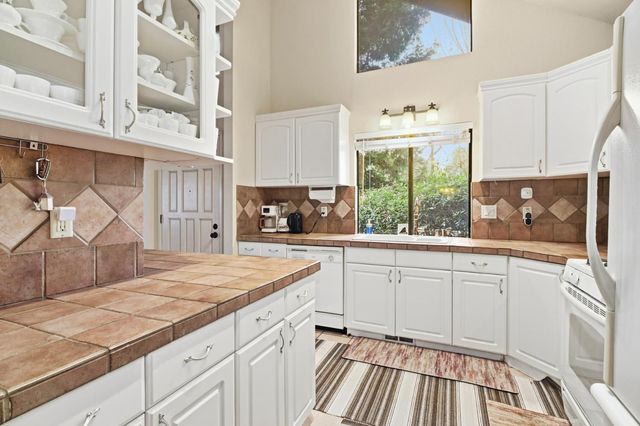 2240 Boyer Dr, Carmichael, CA 95608