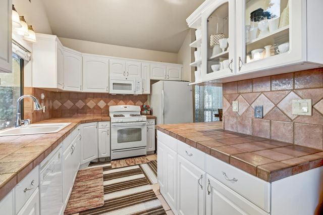 2240 Boyer Dr, Carmichael, CA 95608