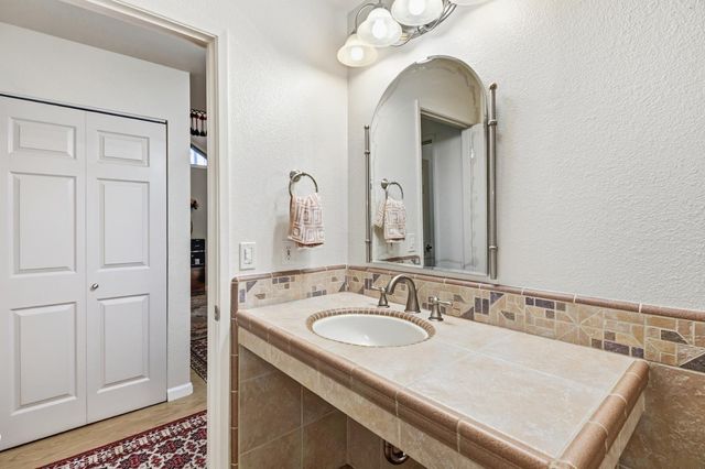 2240 Boyer Dr, Carmichael, CA 95608