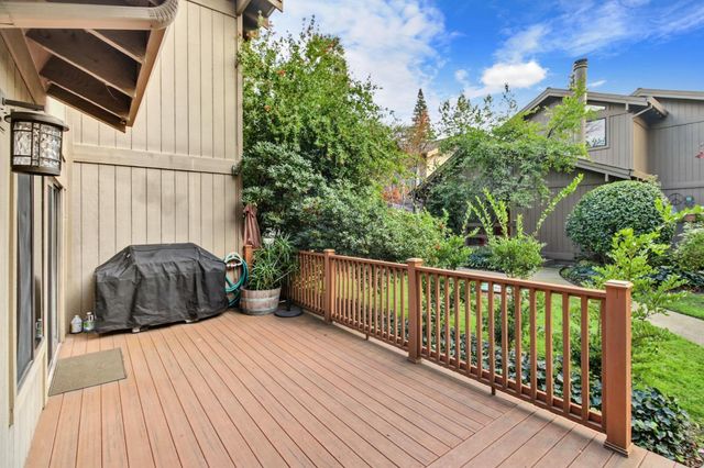 2240 Boyer Dr, Carmichael, CA 95608