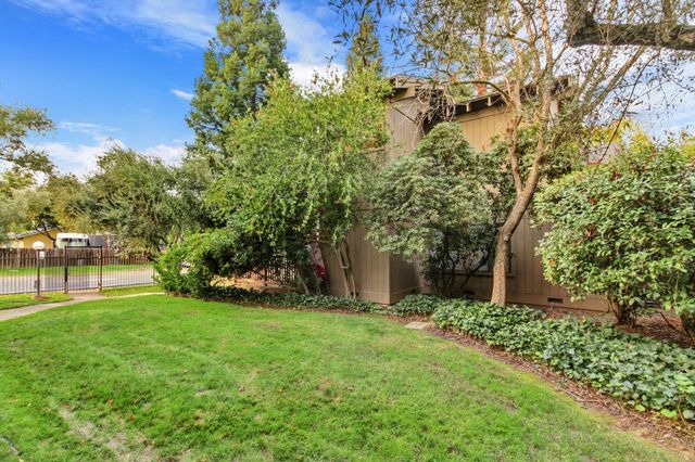 2240 Boyer Dr, Carmichael, CA 95608