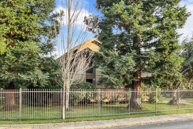 2240 Boyer Dr, Carmichael, CA 95608