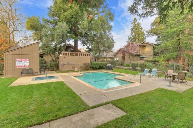 2240 Boyer Dr, Carmichael, CA 95608