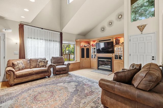 2240 Boyer Dr, Carmichael, CA 95608