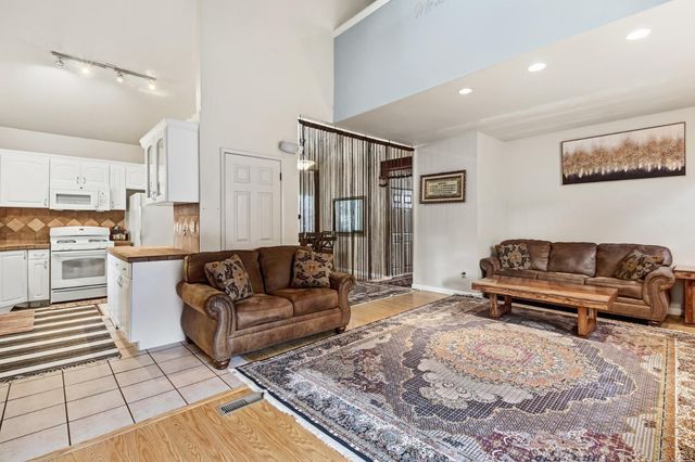 2240 Boyer Dr, Carmichael, CA 95608