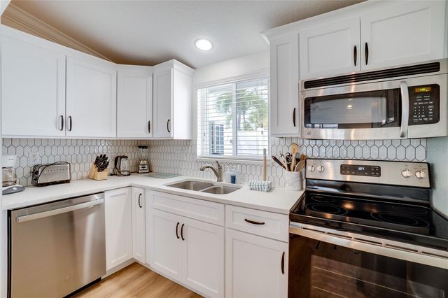 3009 AVENUE E A, Bradenton Beach, FL 34217
