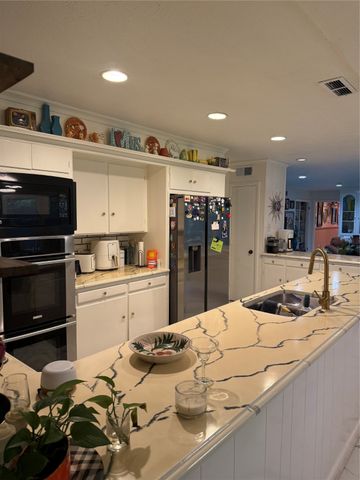 1650 Azteca Drive, Fort Worth, TX 76112