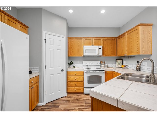 2318 Nw ROSEBURG Ter, Beaverton, OR 97006