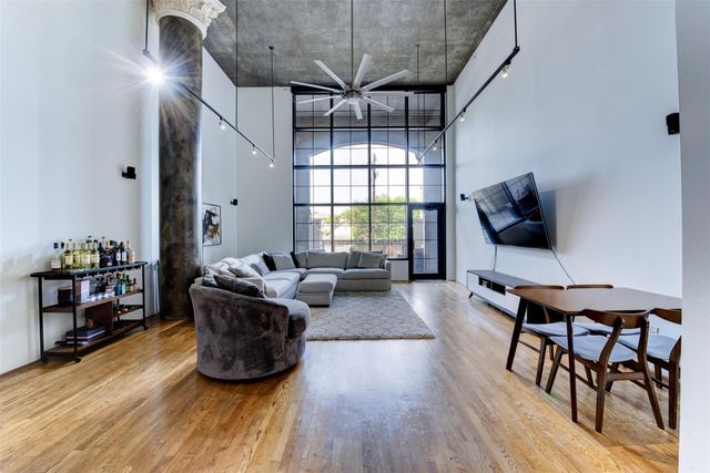 1005 S Shepherd Drive 211, Houston, TX 77019