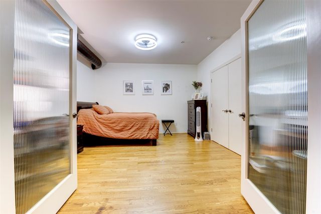 1005 S Shepherd Drive 211, Houston, TX 77019