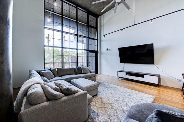 1005 S Shepherd Drive 211, Houston, TX 77019