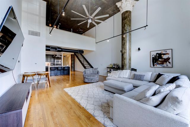 1005 S Shepherd Drive 211, Houston, TX 77019