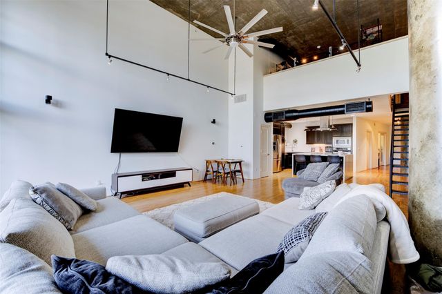 1005 S Shepherd Drive 211, Houston, TX 77019