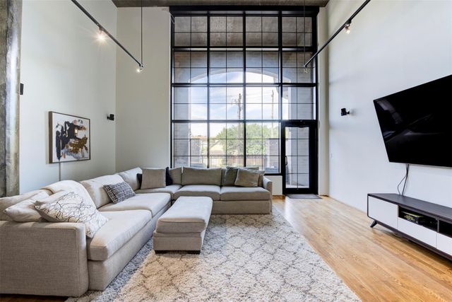 1005 S Shepherd Drive 211, Houston, TX 77019