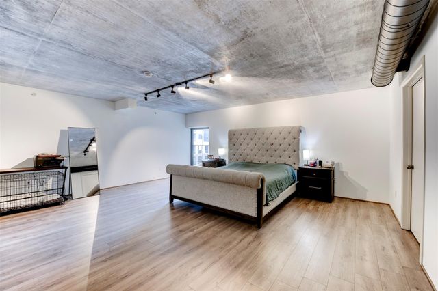 1005 S Shepherd Drive 211, Houston, TX 77019