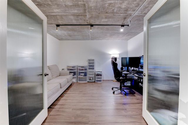 1005 S Shepherd Drive 211, Houston, TX 77019