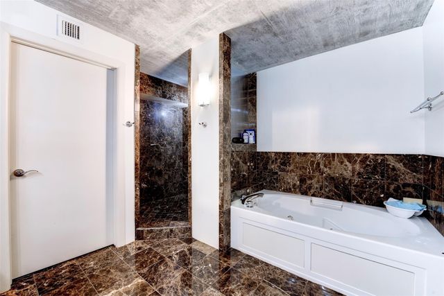 1005 S Shepherd Drive 211, Houston, TX 77019