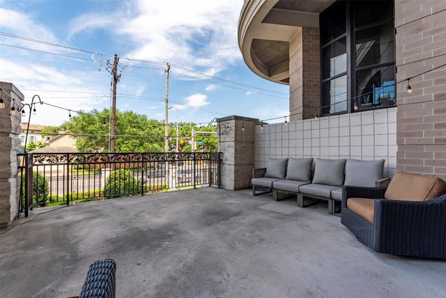 1005 S Shepherd Drive 211, Houston, TX 77019
