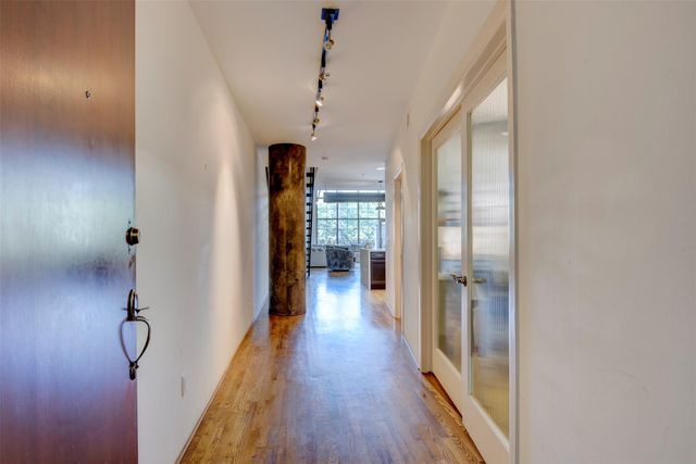 1005 S Shepherd Drive 211, Houston, TX 77019