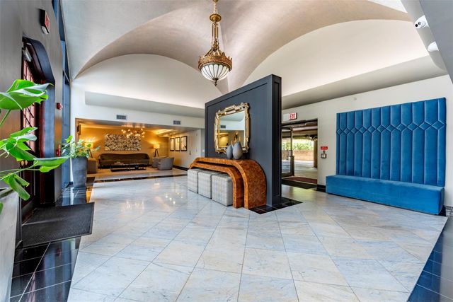 1005 S Shepherd Drive 211, Houston, TX 77019