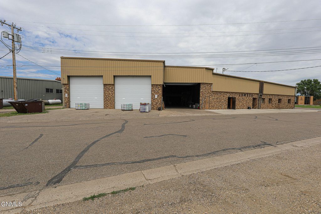 25 Main Street E, Hazen, ND 58545 photo 2