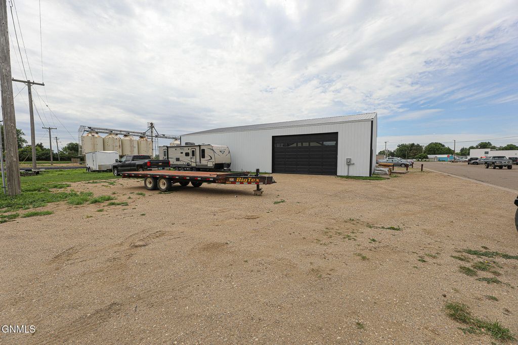 25 Main Street E, Hazen, ND 58545 photo 3