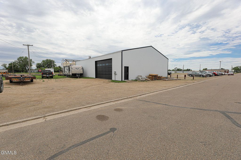 25 Main Street E, Hazen, ND 58545 photo 4