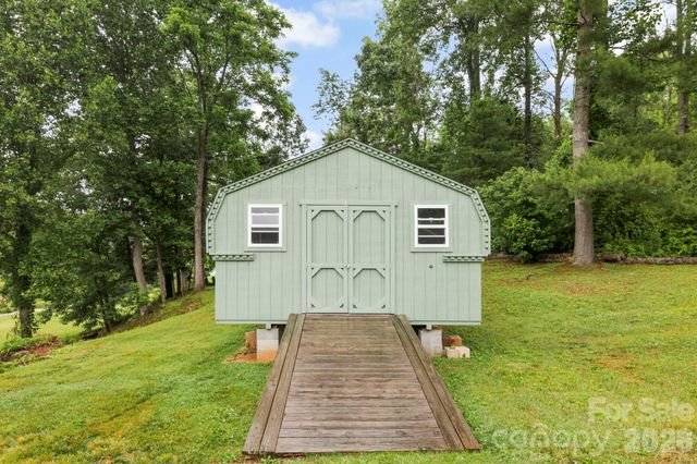135 Herron Cove Road, Weaverville, NC 28787