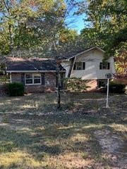 2129 Coachman DR, Roanoke, VA 24012