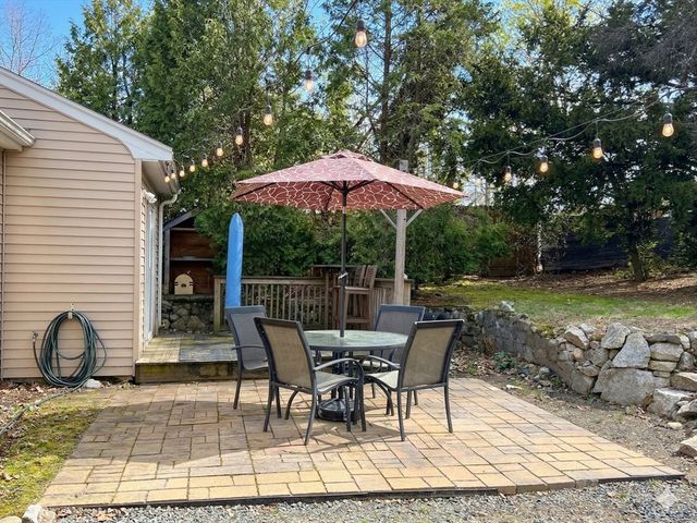 18 Pond Ave., Foxboro, MA 02035