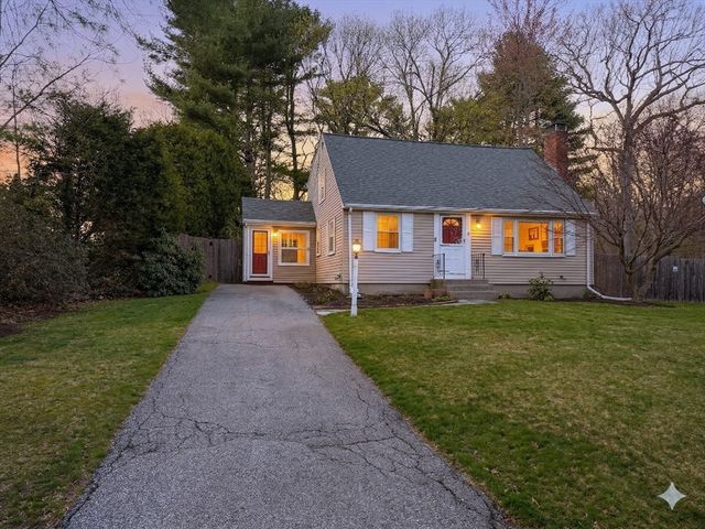 18 Pond Ave., Foxboro, MA 02035