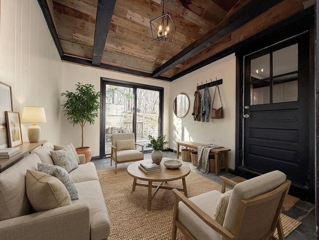 18 Pond Ave., Foxboro, MA 02035