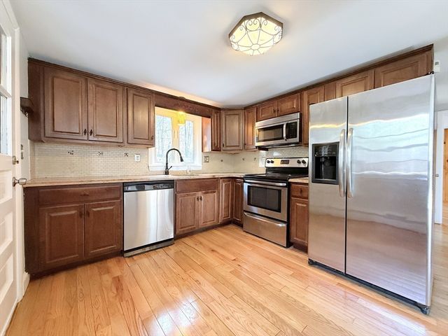 18 Pond Ave., Foxboro, MA 02035