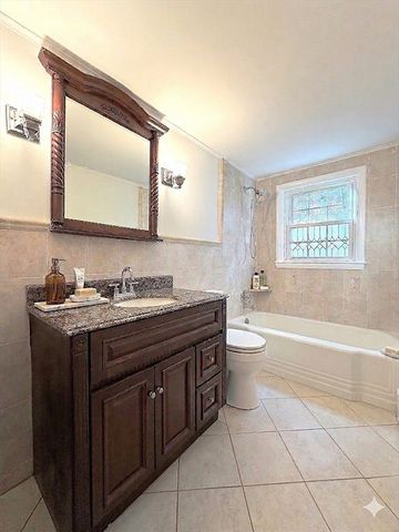 18 Pond Ave., Foxboro, MA 02035