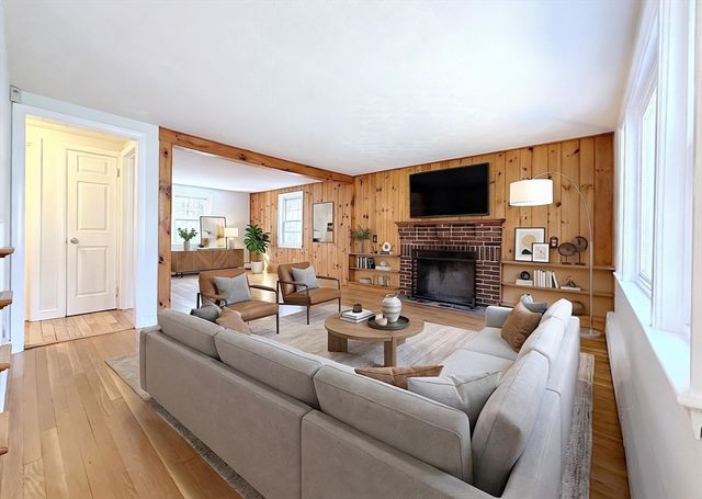 18 Pond Ave., Foxboro, MA 02035