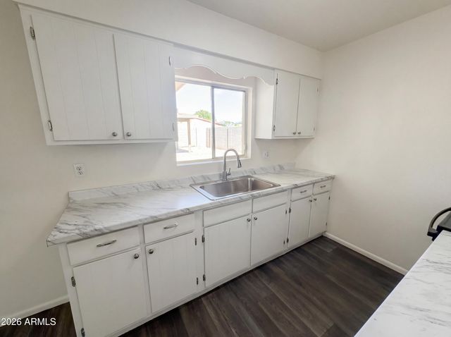 4150 W MEDLOCK Drive, Phoenix, AZ 85019