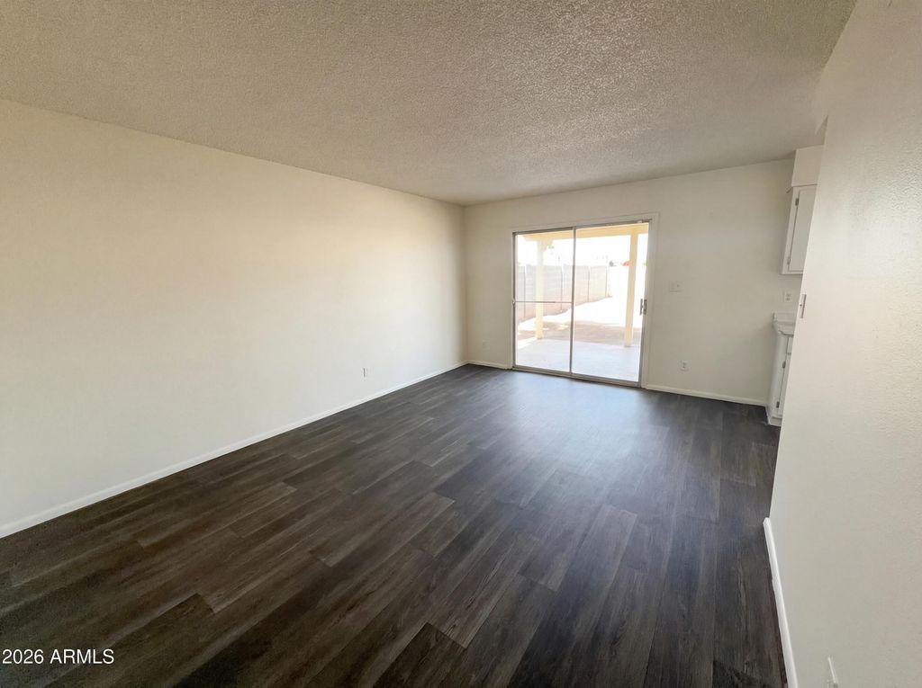 Image 10 of property listing at 4150 W MEDLOCK Drive, Phoenix, AZ 85019