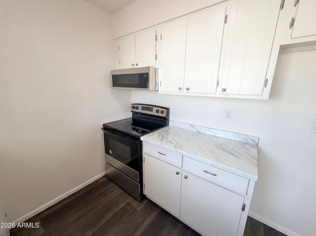 Image 13 of property listing at 4150 W MEDLOCK Drive, Phoenix, AZ 85019