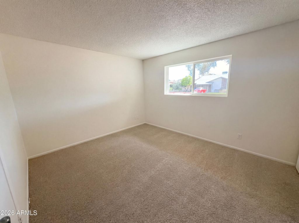 Image 15 of property listing at 4150 W MEDLOCK Drive, Phoenix, AZ 85019