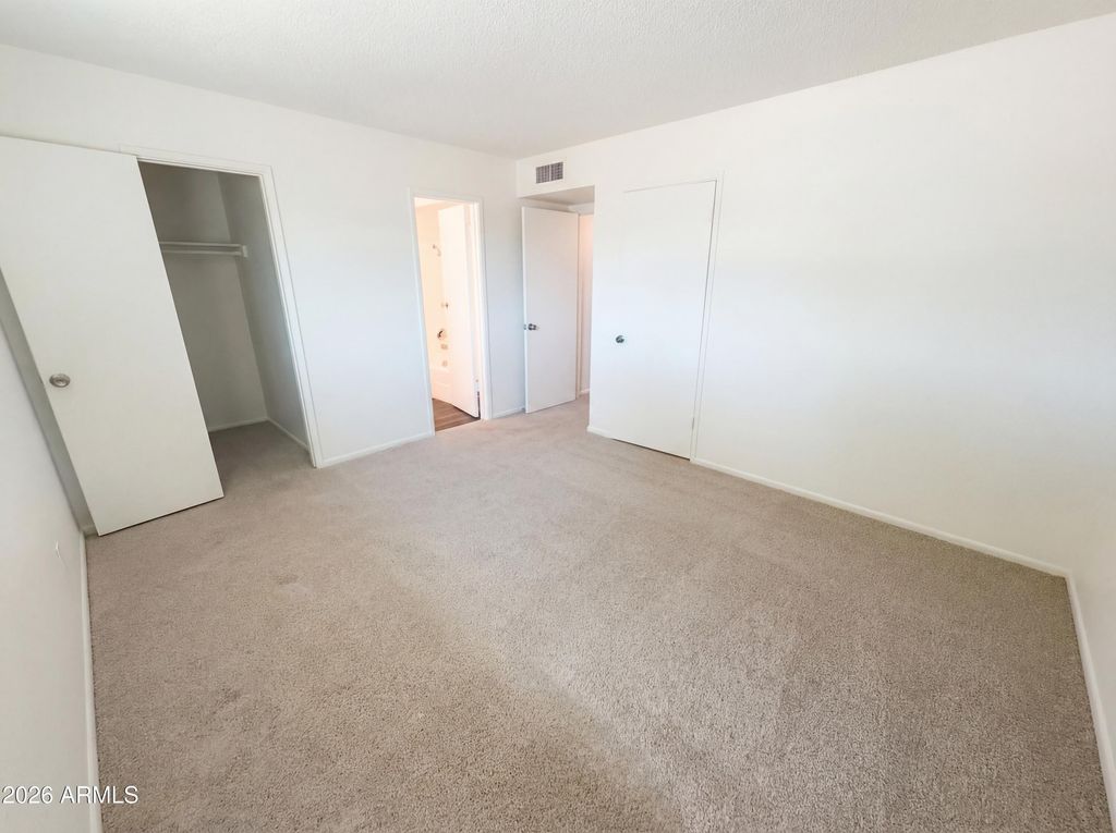 Image 16 of property listing at 4150 W MEDLOCK Drive, Phoenix, AZ 85019