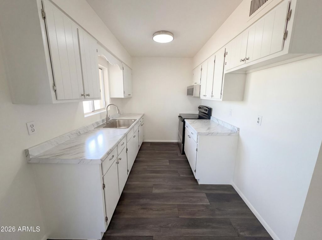 Image 2 of property listing at 4150 W MEDLOCK Drive, Phoenix, AZ 85019