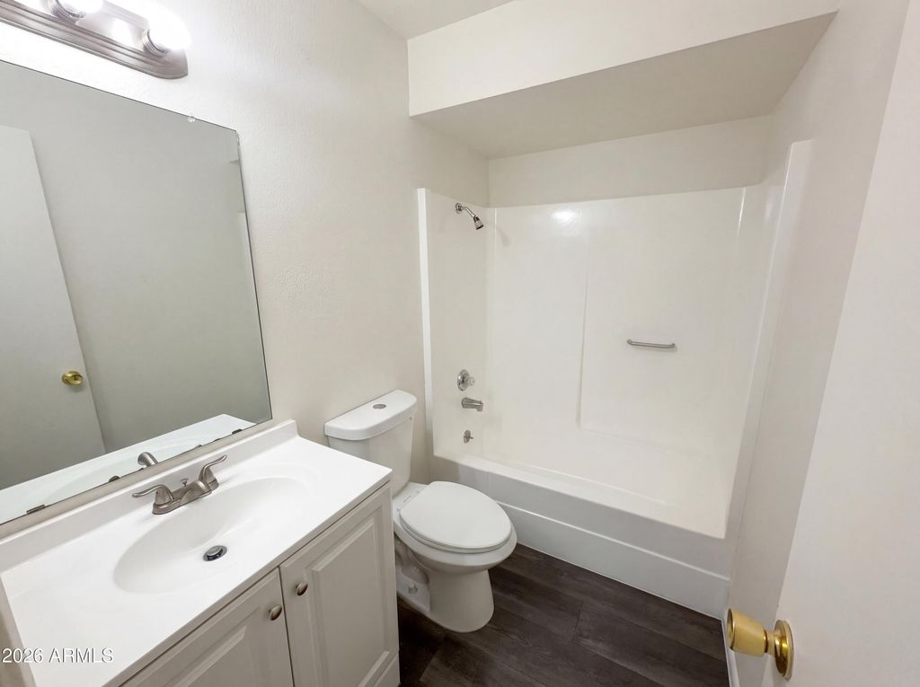 Image 21 of property listing at 4150 W MEDLOCK Drive, Phoenix, AZ 85019