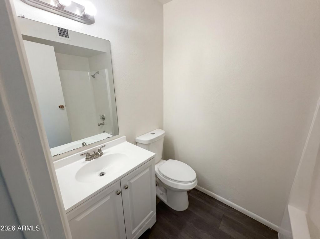 Image 6 of property listing at 4150 W MEDLOCK Drive, Phoenix, AZ 85019