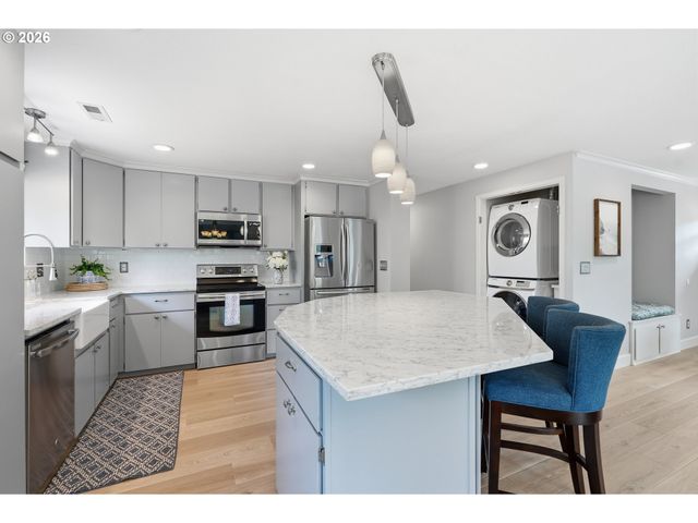 21 Ne BRYANT St, Portland, OR 97211