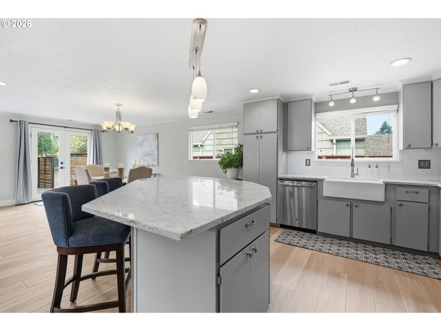 21 Ne BRYANT St, Portland, OR 97211