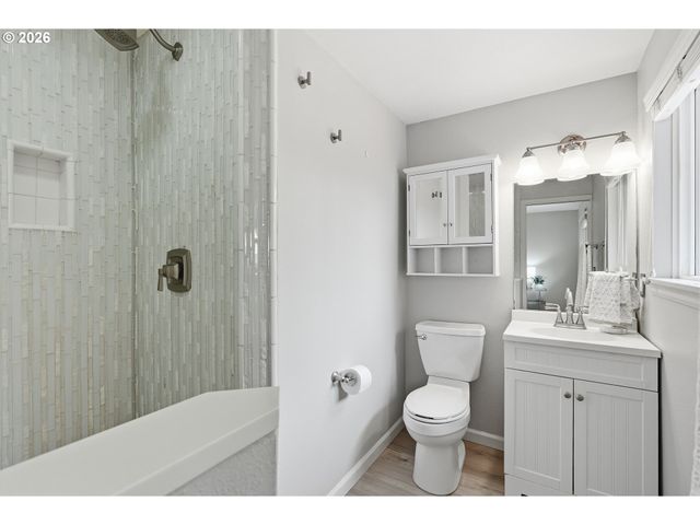 21 Ne BRYANT St, Portland, OR 97211
