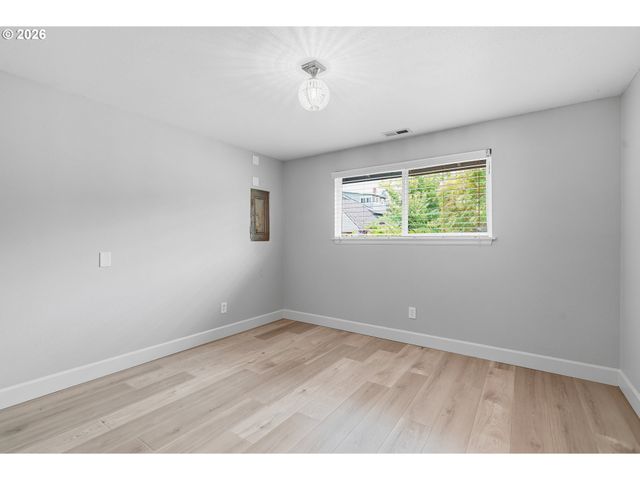 21 Ne BRYANT St, Portland, OR 97211