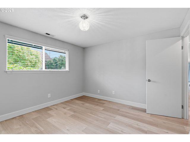 21 Ne BRYANT St, Portland, OR 97211