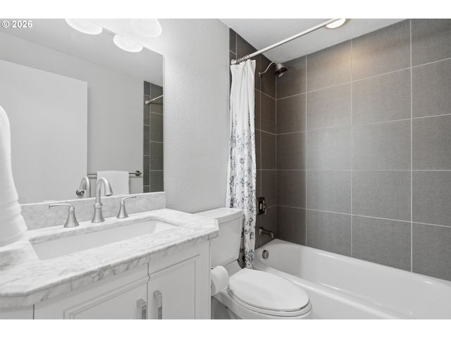 21 Ne BRYANT St, Portland, OR 97211