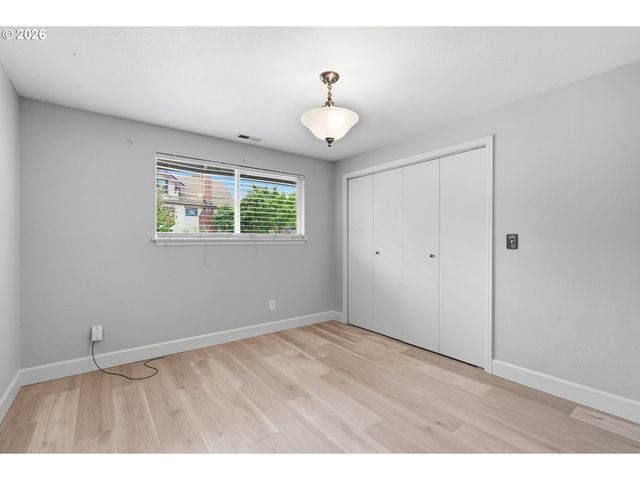21 Ne BRYANT St, Portland, OR 97211